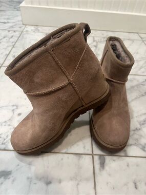 UGG Classic Femme Mini Wedge Boots - Caribou